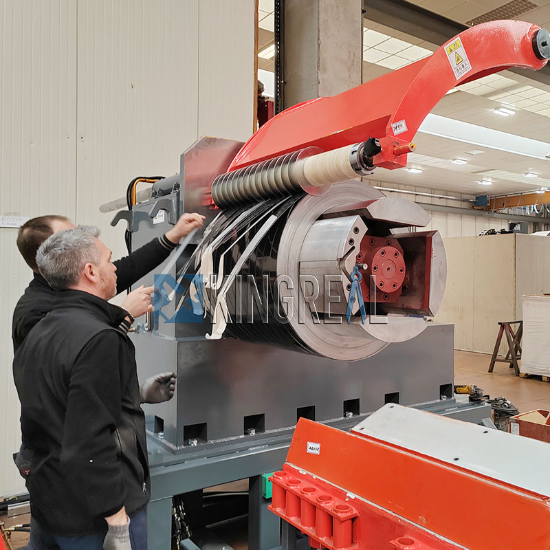 انسٹالیشن سروس -اٹلی میں اسٹیل کنڈلی سلیٹنگ لائن